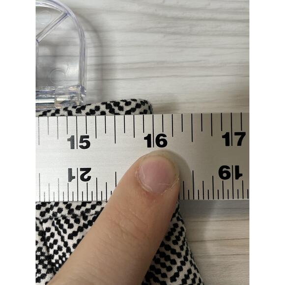 Old Navy Pants Womens 8 Black White Geo Harper Mid-Rise Cropped Stretch - Picture 4 of 12